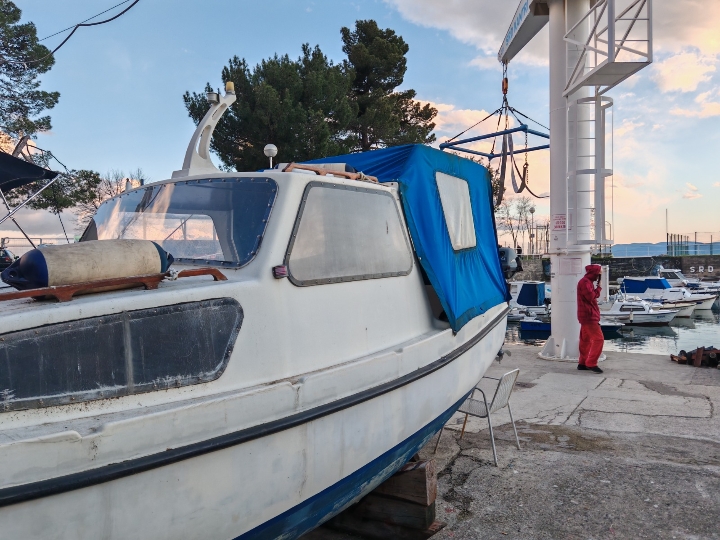 Barka, vez i kućica na Kantridi