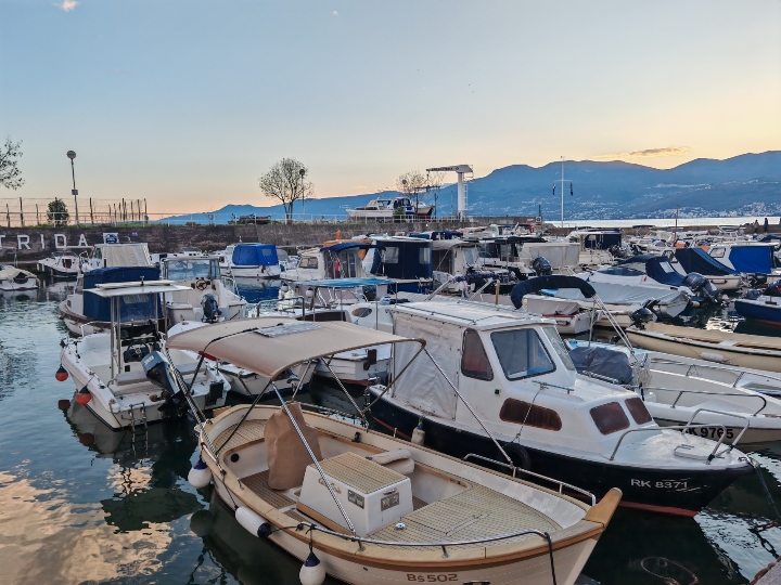 Barka, vez i kućica na Kantridi