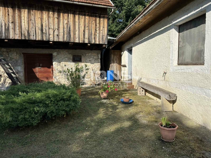 Severin na Kupi, kuća, 100 m2 sa okućnicom od 1000 m2