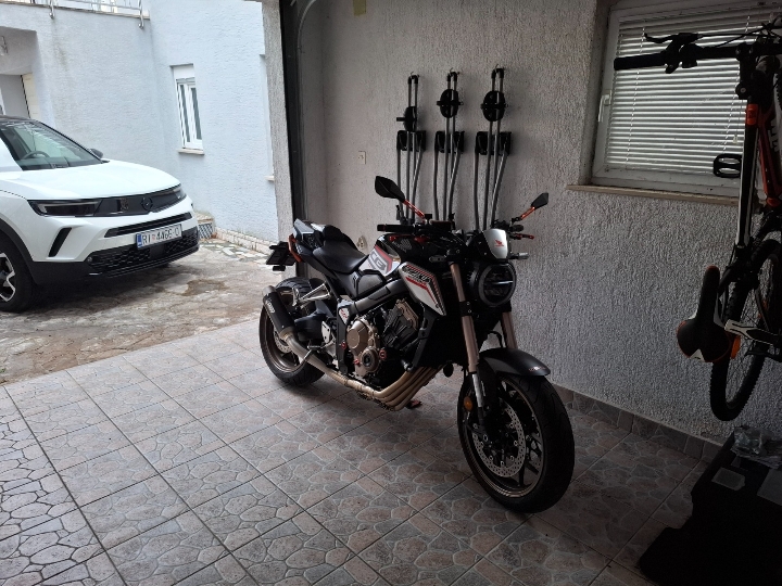 Honda CB 650 R, godinu dana reg.