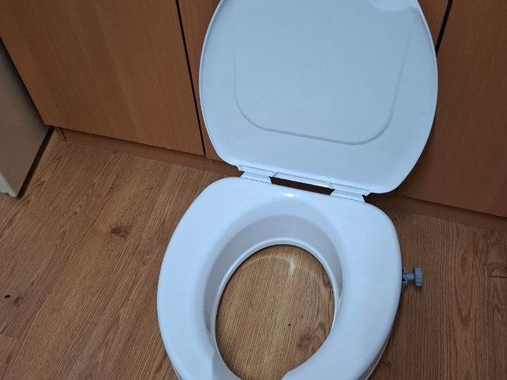 Povišenje za wc školjku