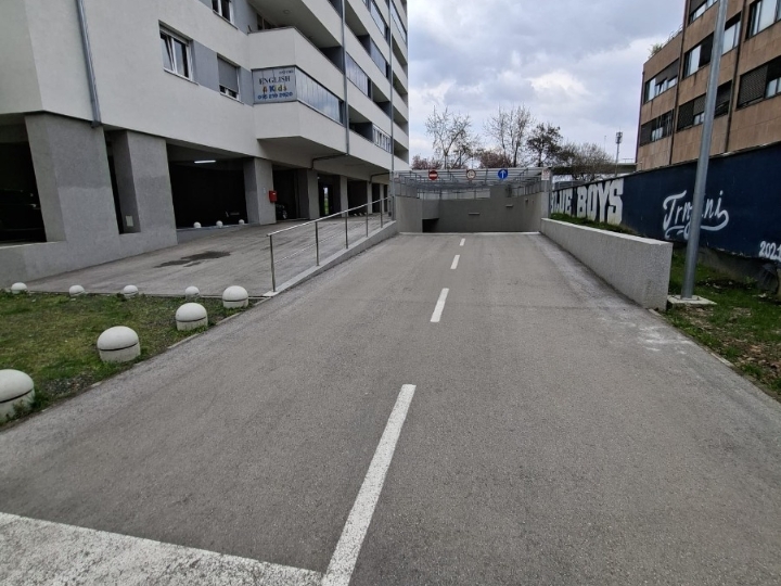 Iznajmljujem novu garažu - Savica