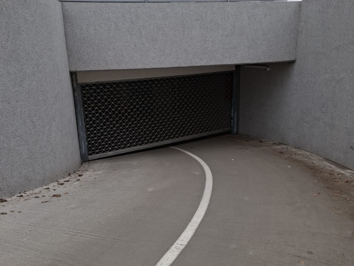 Iznajmljujem novu garažu - Savica