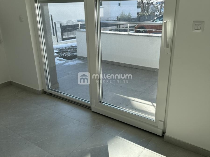 Viškovo, novogradnja, 57.67m2, 2S+DB, okućnica i parking