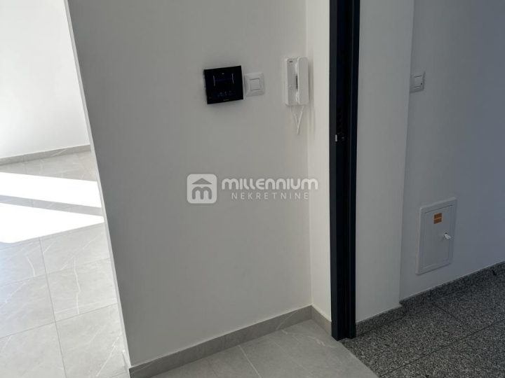 Viškovo, novogradnja, 57.67m2, 2S+DB, okućnica i parking