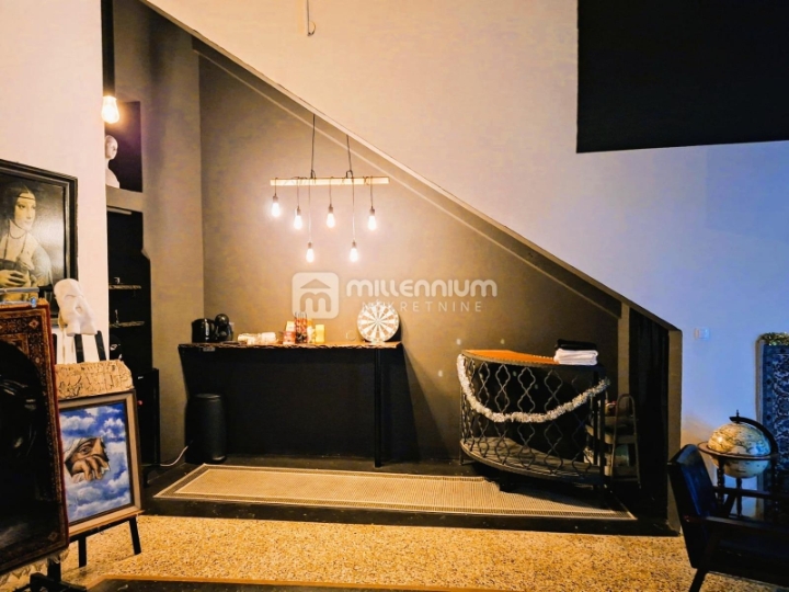 Sušak, 92.82m2, poslovni prostor s galerijom, izlog