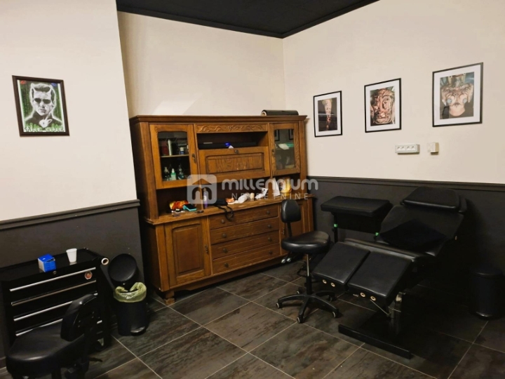 Sušak, 92.82m2, poslovni prostor s galerijom, izlog