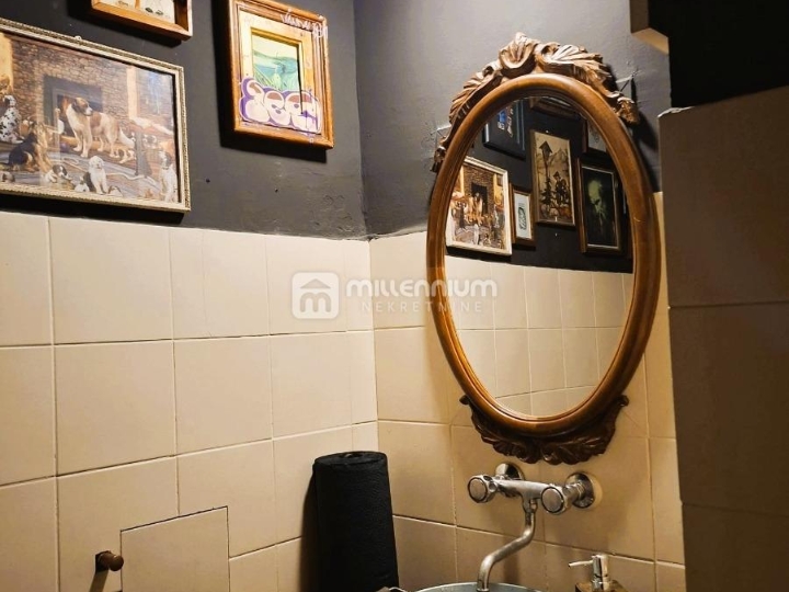 Sušak, 92.82m2, poslovni prostor s galerijom, izlog