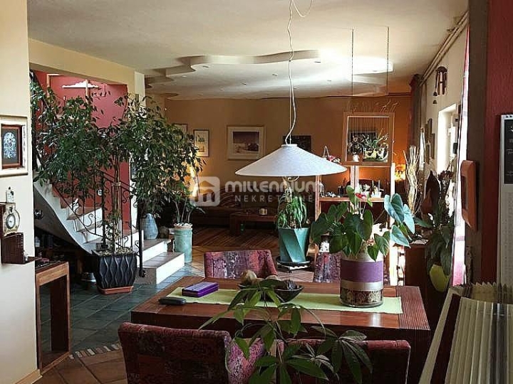 Kostrena, 186m2, samostojeća kuća s okućnicom i bazenom