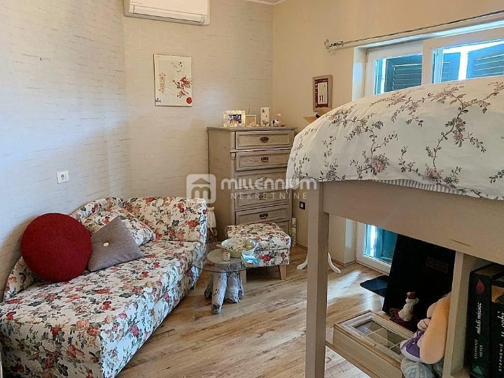 Kostrena, 186m2, samostojeća kuća s okućnicom i bazenom