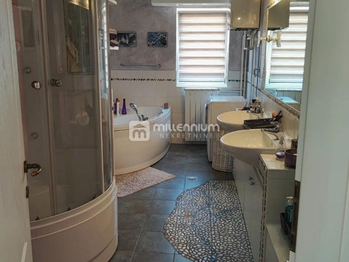 Kostrena, 186m2, samostojeća kuća s okućnicom i bazenom