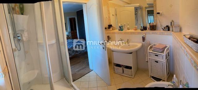 Kostrena, 186m2, samostojeća kuća s okućnicom i bazenom