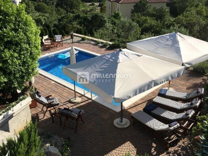 Kostrena, 186m2, samostojeća kuća s okućnicom i bazenom