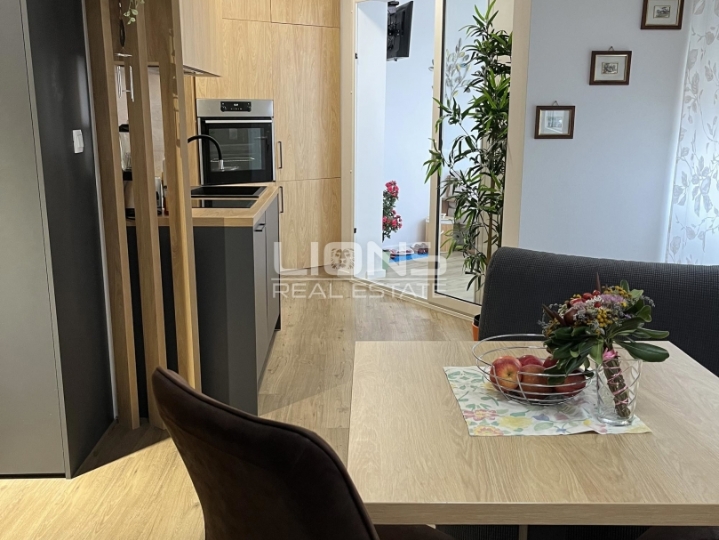 Crikvenica, Centar, 70 m2, 2 stambene jedinice, pogled na more