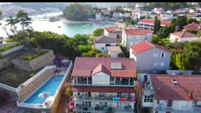 Prodajem kuću s 11 apartmana, Rab