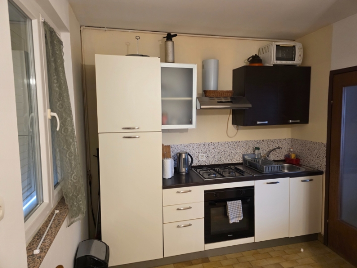 Kuhinja sa svim el. uređajima