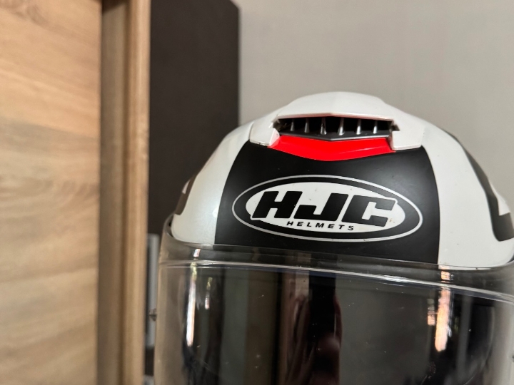 Prodajem komplet opremu za motor