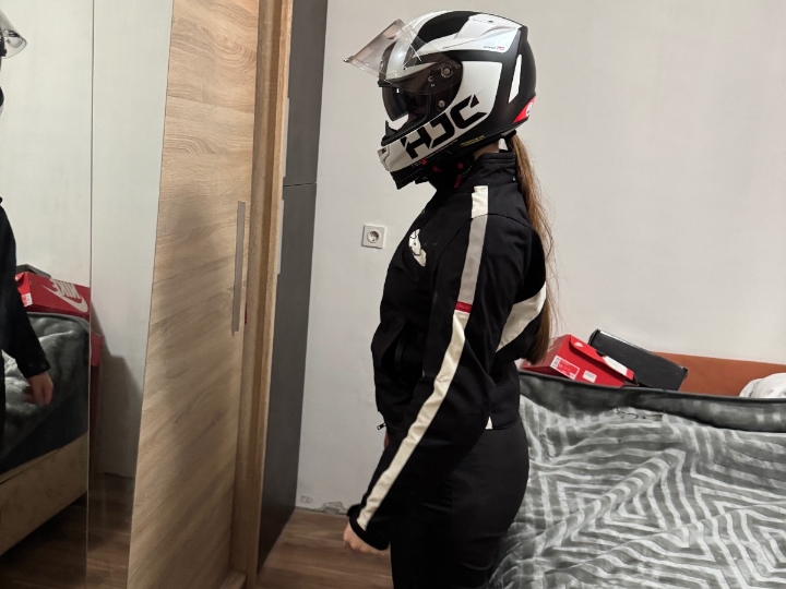 Prodajem komplet opremu za motor