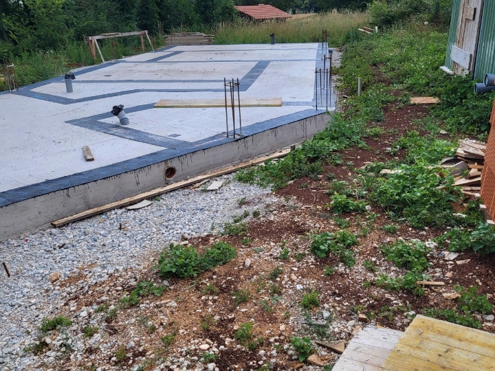 Započeta gradnja vile s bazenom