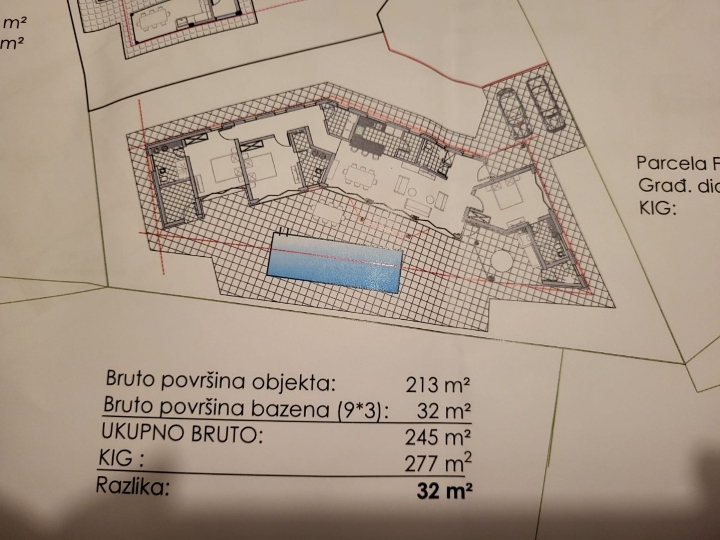 Započeta gradnja vile s bazenom