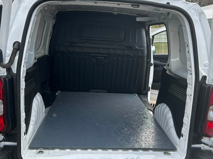 Kupili ste u IKEA-i ili Bauhausu, a ne stane u auto? Dostava isti dan!