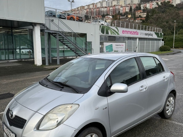Prodajem Toyotu Yaris 1.4 dizel