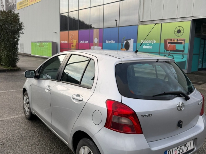 Prodajem Toyotu Yaris 1.4 dizel