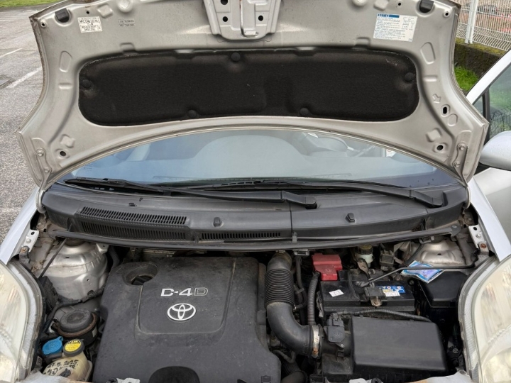 Prodajem Toyotu Yaris 1.4 dizel