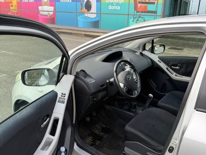 Prodajem Toyotu Yaris 1.4 dizel