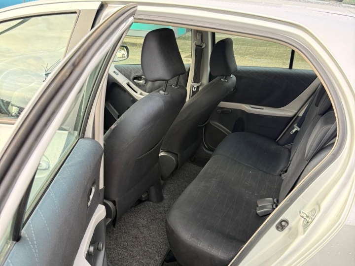 Prodajem Toyotu Yaris 1.4 dizel