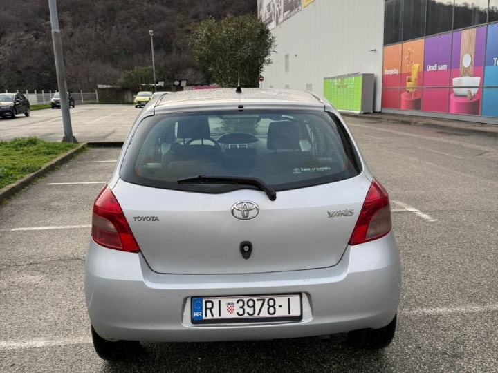 Prodajem Toyotu Yaris 1.4 dizel