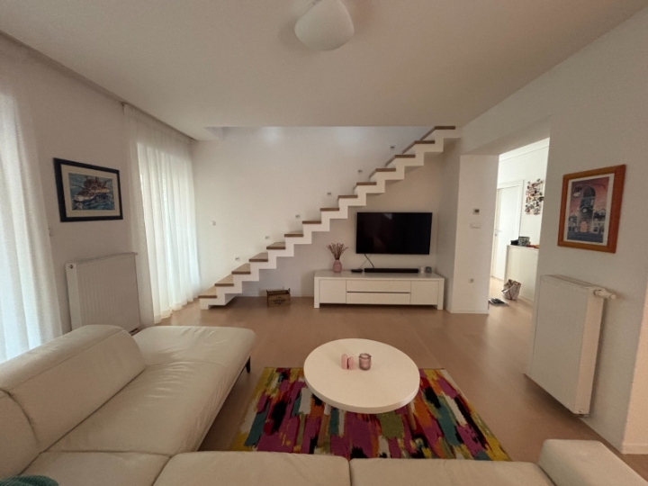 Stan: Rijeka, Donja Vežica 183.44 m2