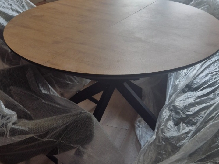 Stol , dim. 120x120 cm