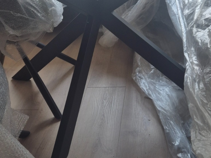 Stol , dim. 120x120 cm