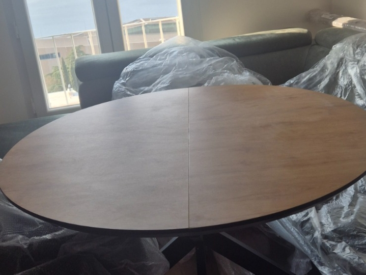 Stol , dim. 120x120 cm