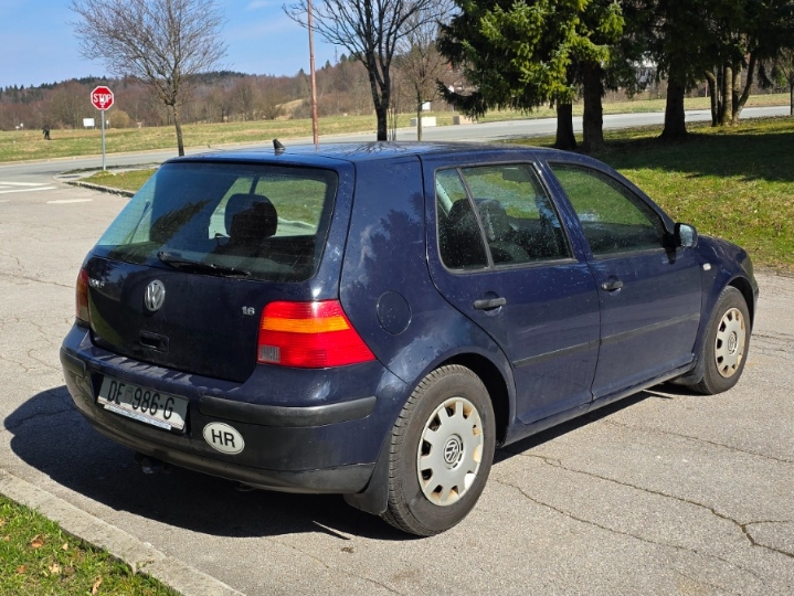 VW Golf 4 1,6 benzin  - 2.vlasnik