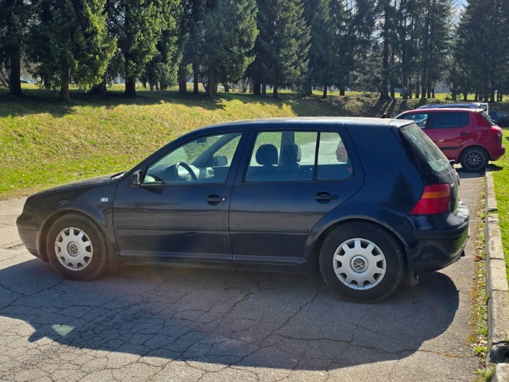 VW Golf 4 1,6 benzin  - 2.vlasnik