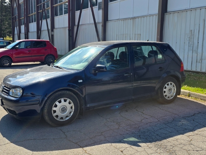 VW Golf 4 1,6 benzin  - 2.vlasnik