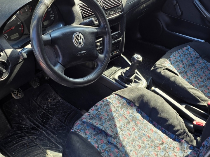 VW Golf 4 1,6 benzin  - 2.vlasnik