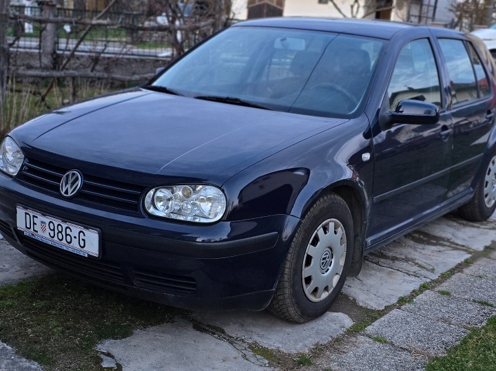 VW Golf 4 1,6 benzin  - 2.vlasnik