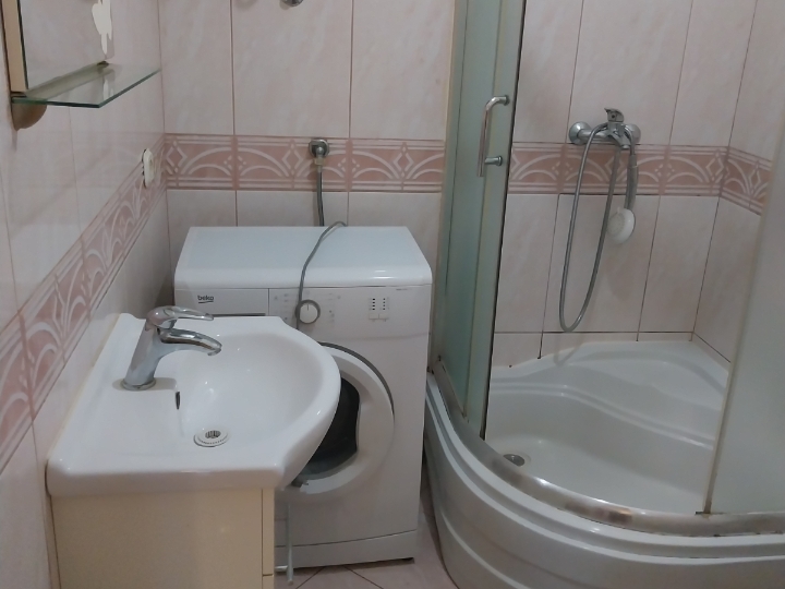 Gornja Drenova, garsonijera