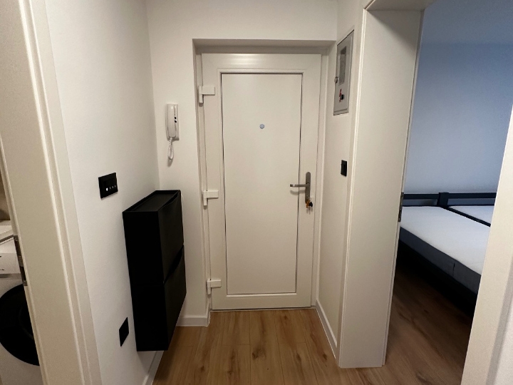 Renovirani stan s novim namještajem