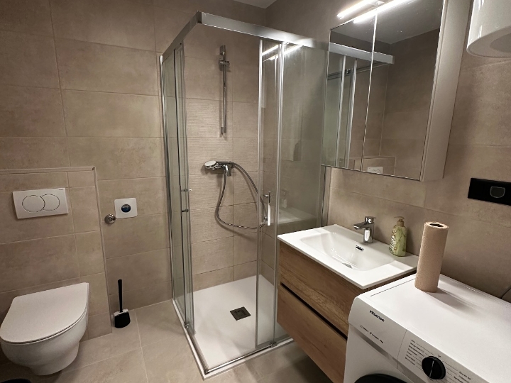 Renovirani stan s novim namještajem