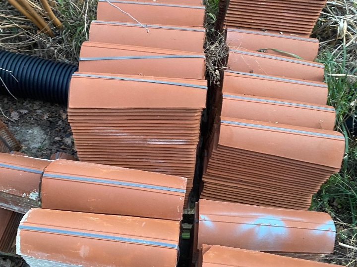 Crijep kanalica sa crtom