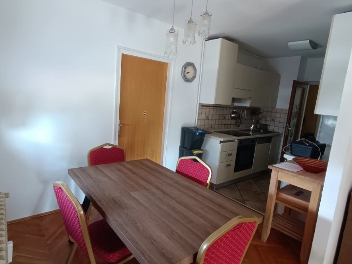 Iznajmljujem trosobni stan