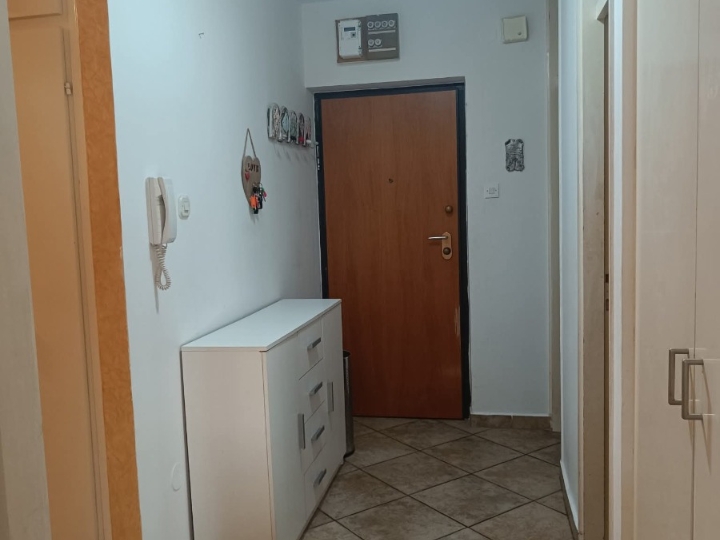 Iznajmljujem trosobni stan