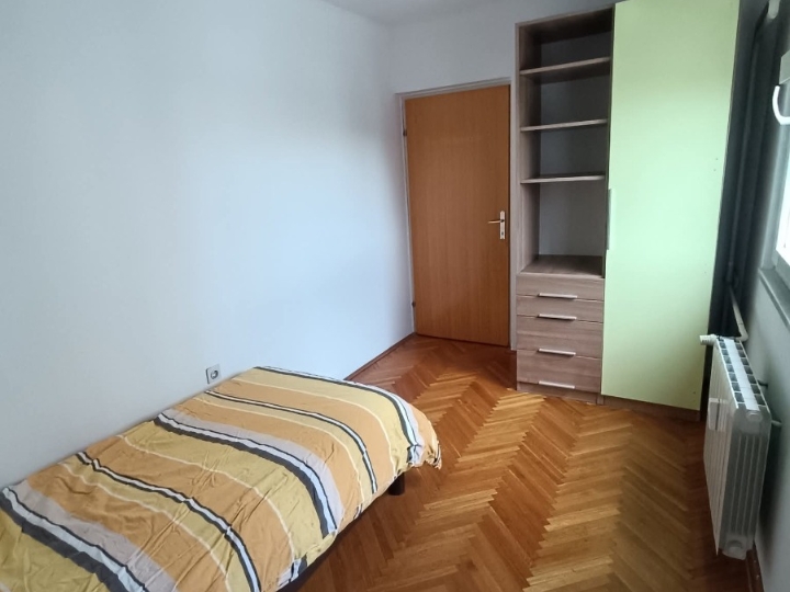 Iznajmljujem trosobni stan