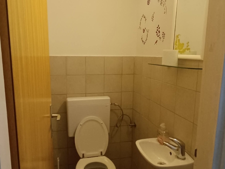 Iznajmljujem trosobni stan