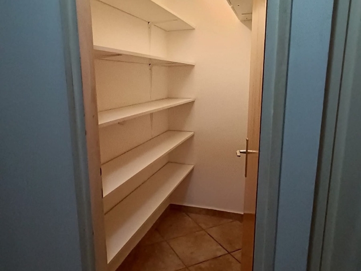 Iznajmljujem trosobni stan