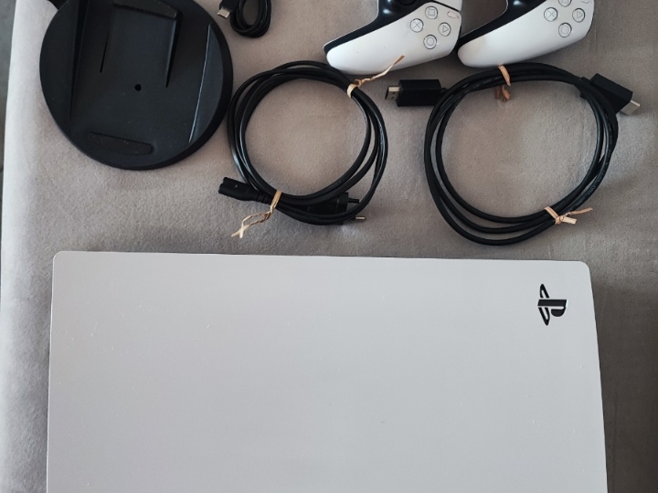 Prodajem Playstation 5 disc edition